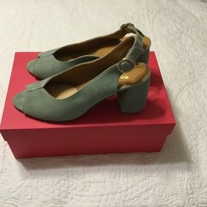 Bobbies Paris Sage color suede peep toe sling back